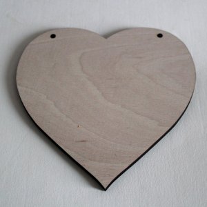 Dekorace - srdce s dvěma dírkami -16cm