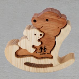 Kráľovstvo lesa - puzzle masiv medvěd houpací